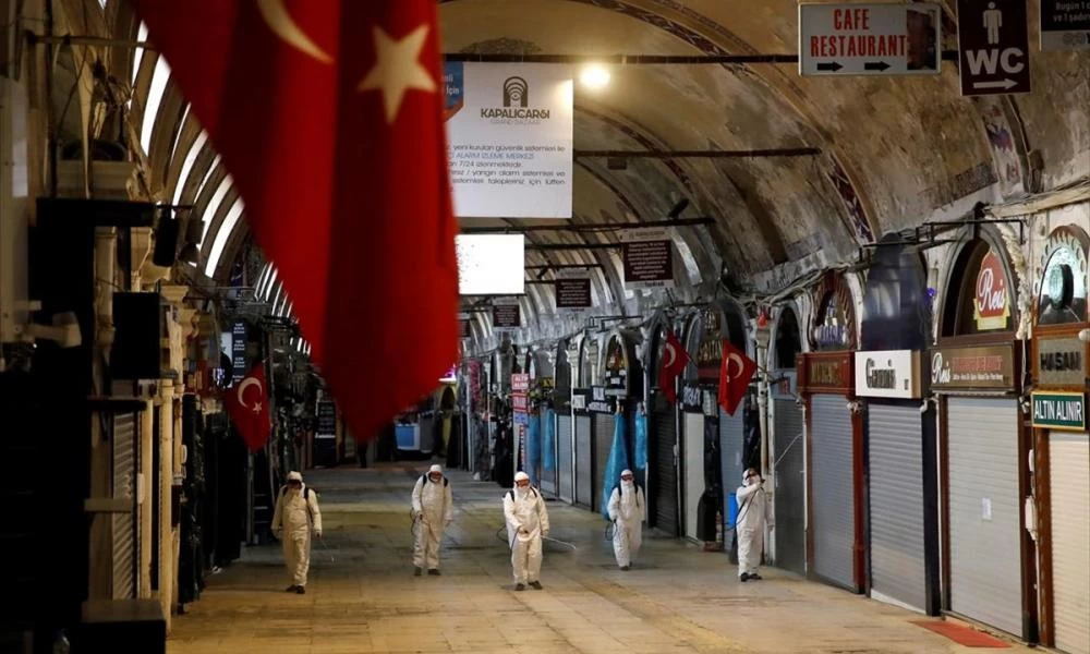 Βρετανία: Στην ταξιδιωτική “κόκκινη λίστα” η Τουρκία